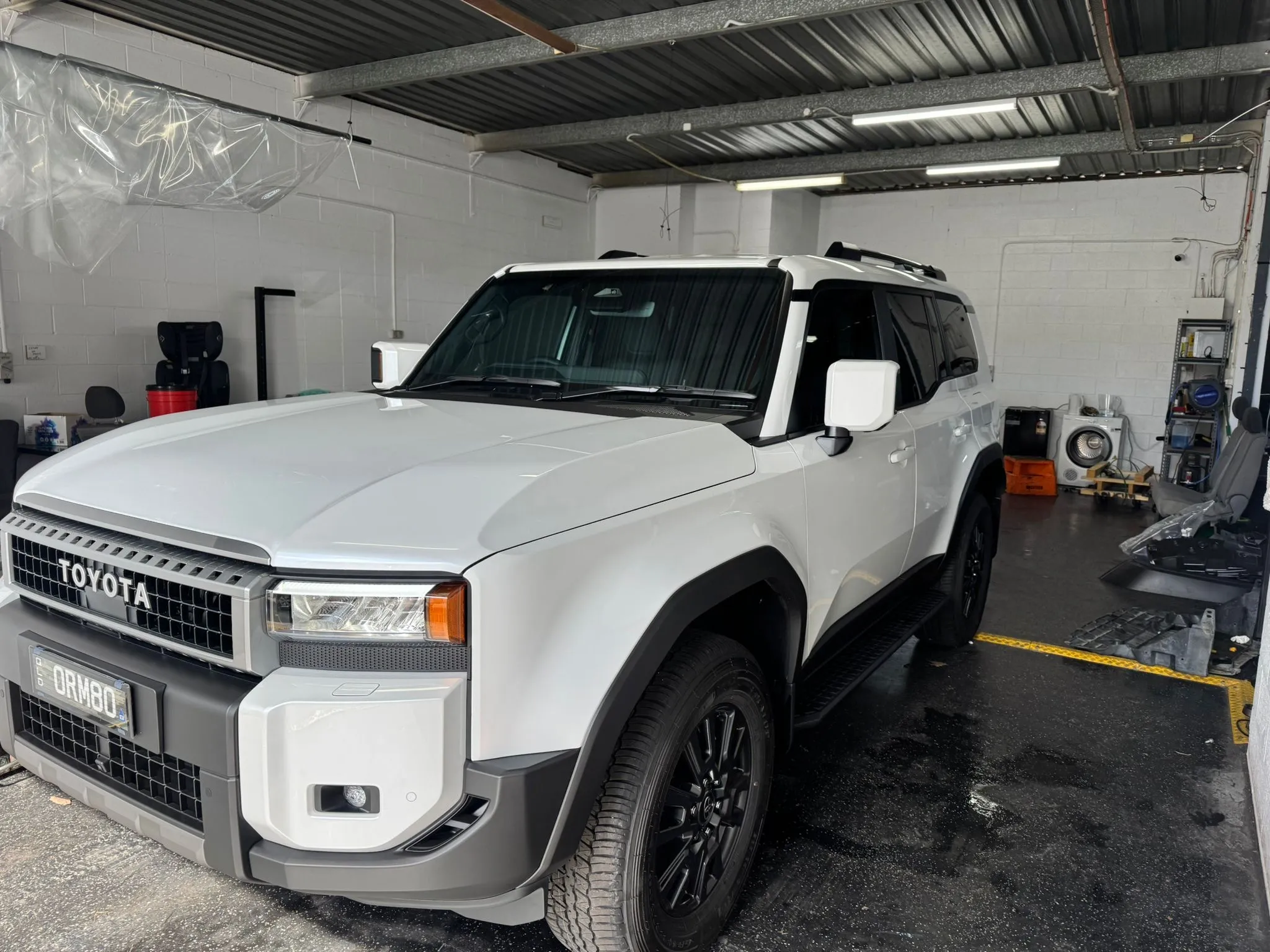 Toyota Landcruiser rear-window tint install, R1 Auto