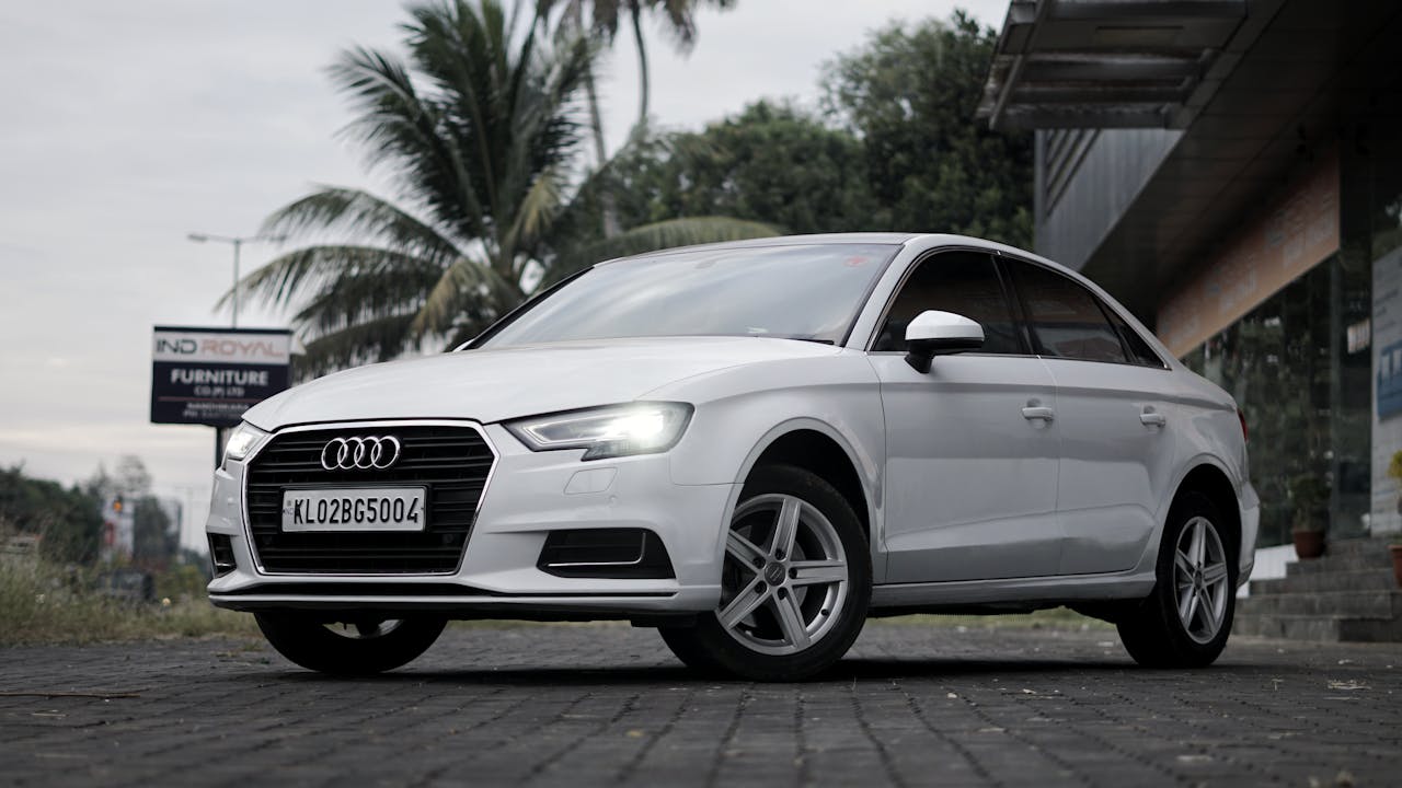 When Searching for Mobile Car Tinting Near Me, What Should You Look For in a Service
